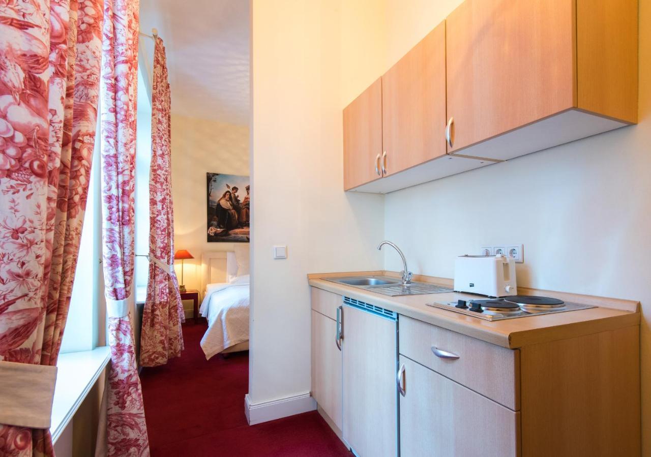 Dirazi Guesthouse & Apartments Gmbh Frankfurt am Main Exteriör bild