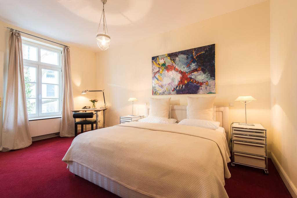 Dirazi Guesthouse & Apartments Gmbh Frankfurt am Main Exteriör bild