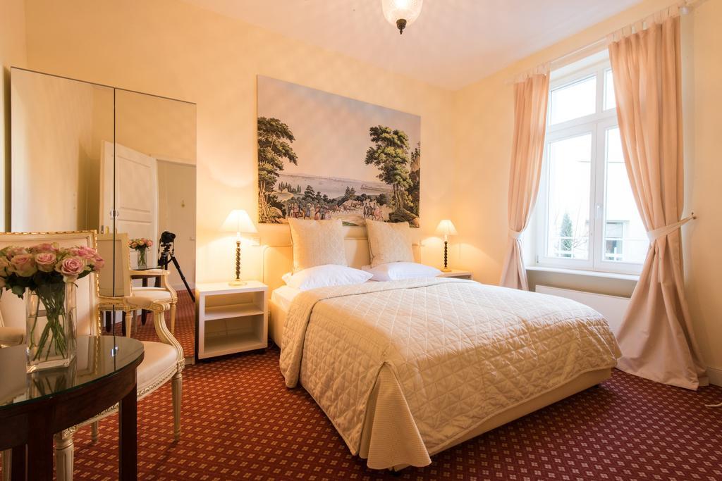 Dirazi Guesthouse & Apartments Gmbh Frankfurt am Main Exteriör bild